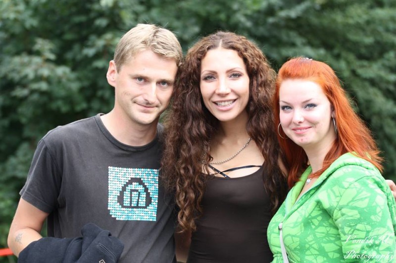 Pokud máte svoje foto s Olgou, posílejte ho na adresu: foto@lounovaolga.cz.